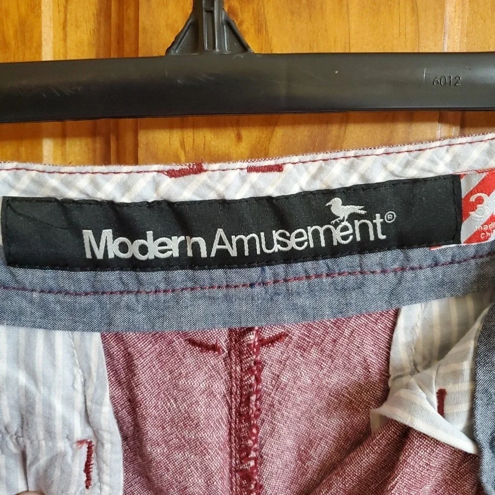 Modern Amusement Men's‎ Cotton Chino Shorts Size 32 Red